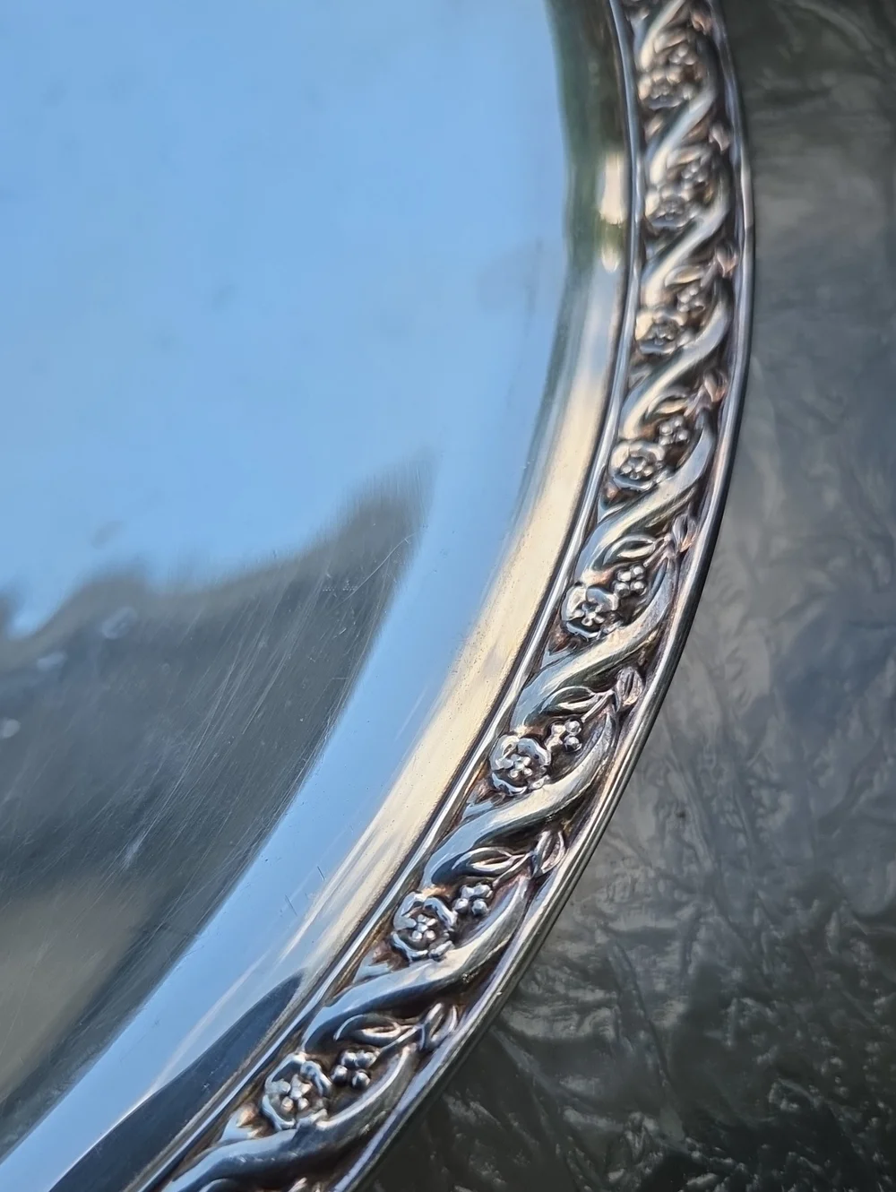 Vintage Wm.Rogers & Son Spring Flower Silverplate Round Serving Tray Platter 12